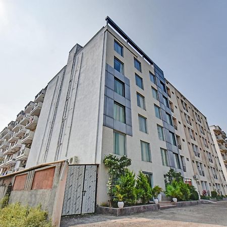 Townhouse Classio Suites เชอร์ดี ภายนอก รูปภาพ