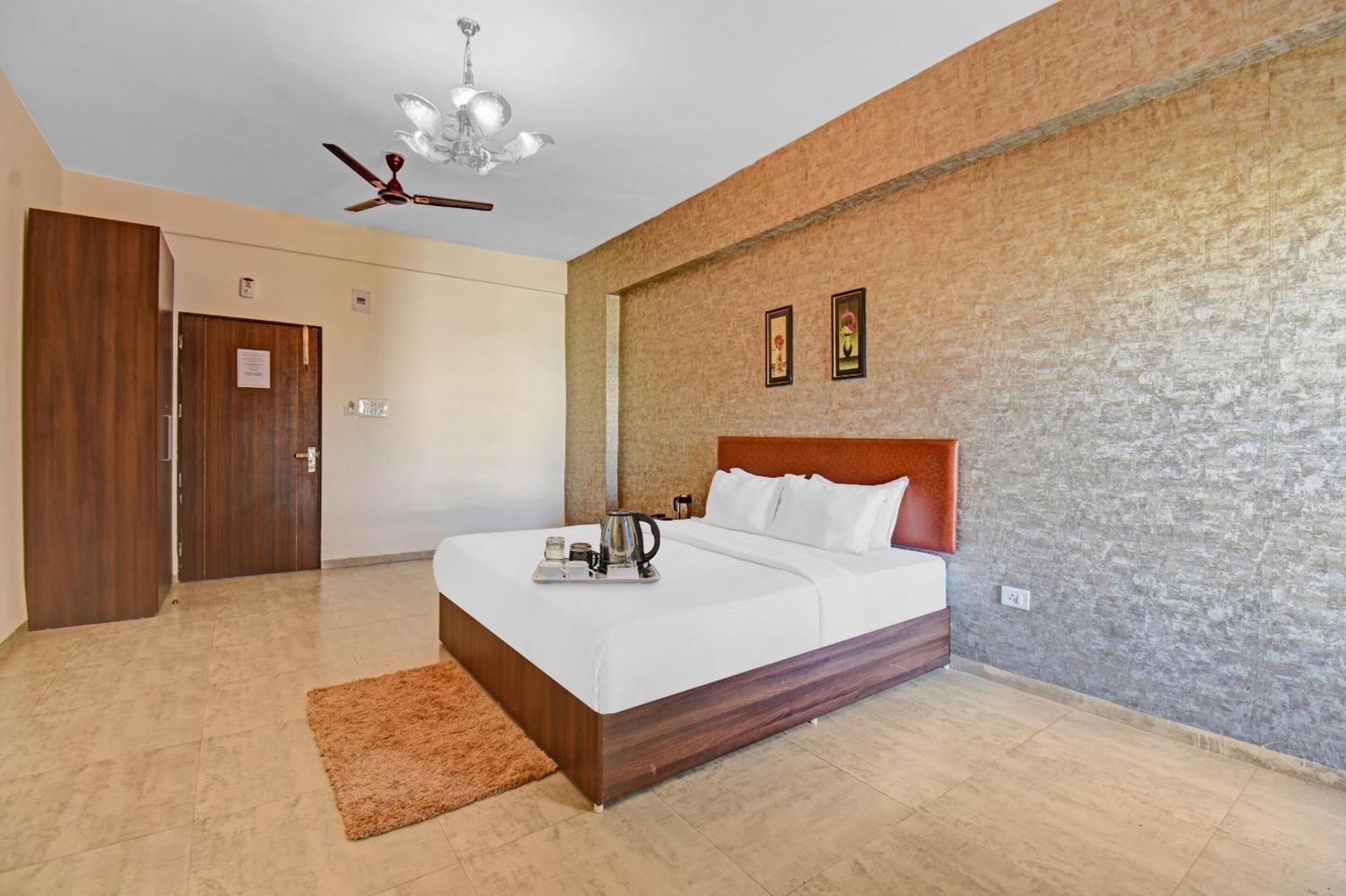 Townhouse Classio Suites เชอร์ดี ภายนอก รูปภาพ