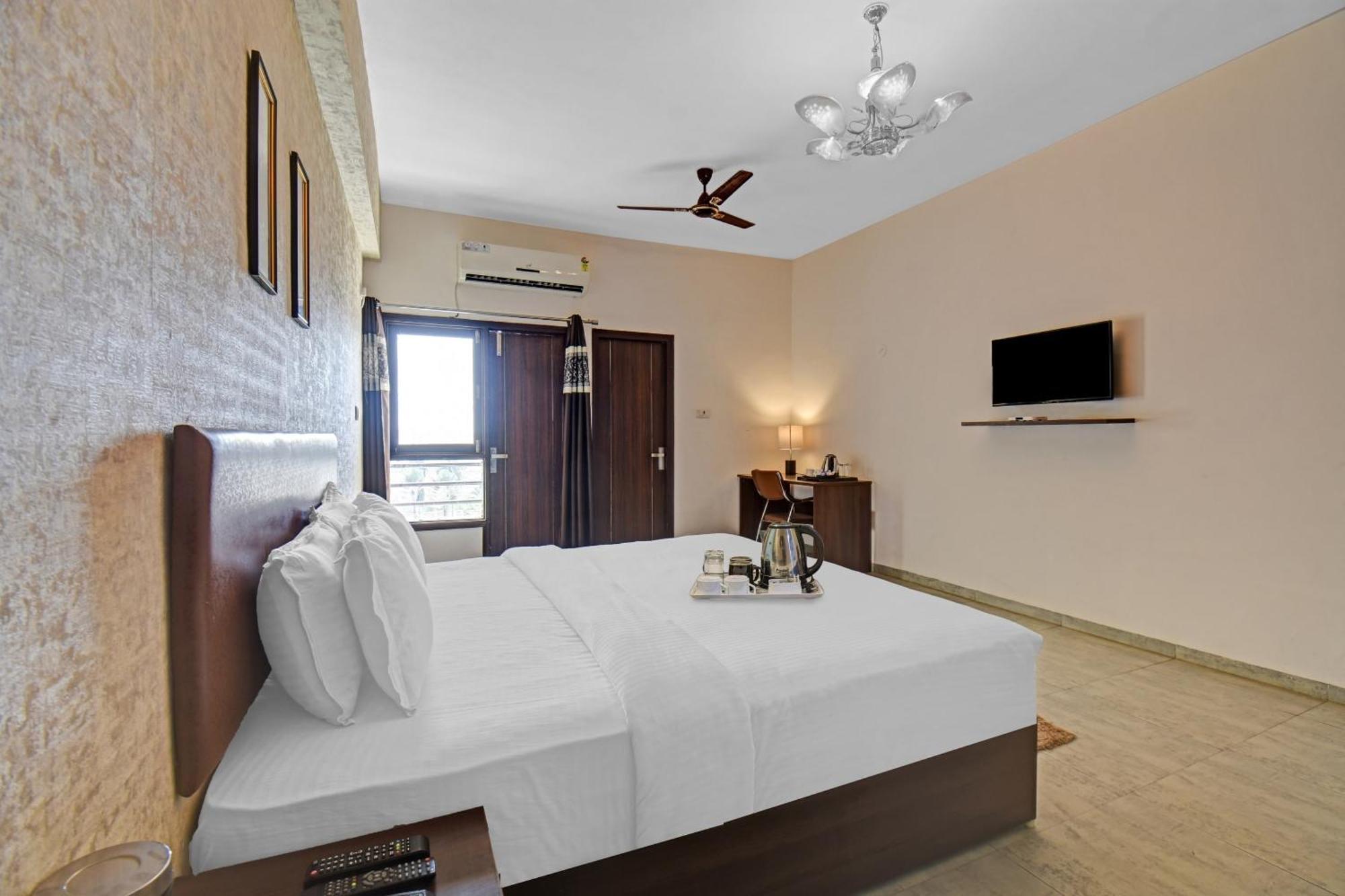 Townhouse Classio Suites เชอร์ดี ภายนอก รูปภาพ