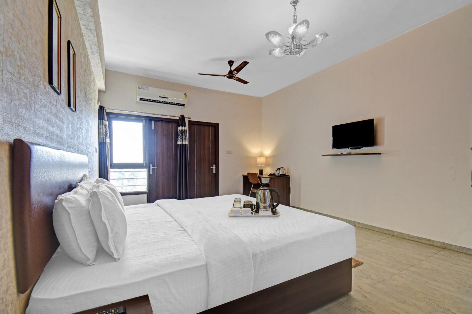 Townhouse Classio Suites เชอร์ดี ภายนอก รูปภาพ