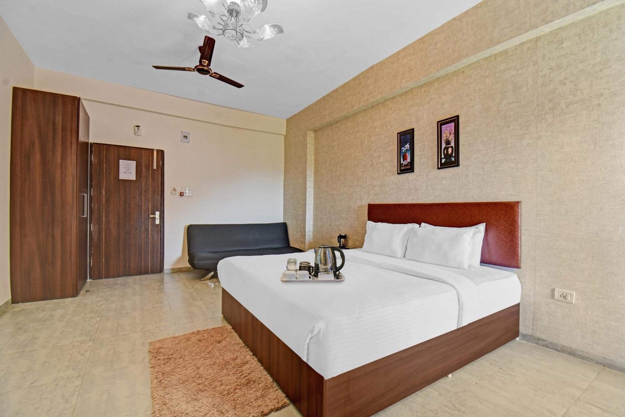 Townhouse Classio Suites เชอร์ดี ภายนอก รูปภาพ