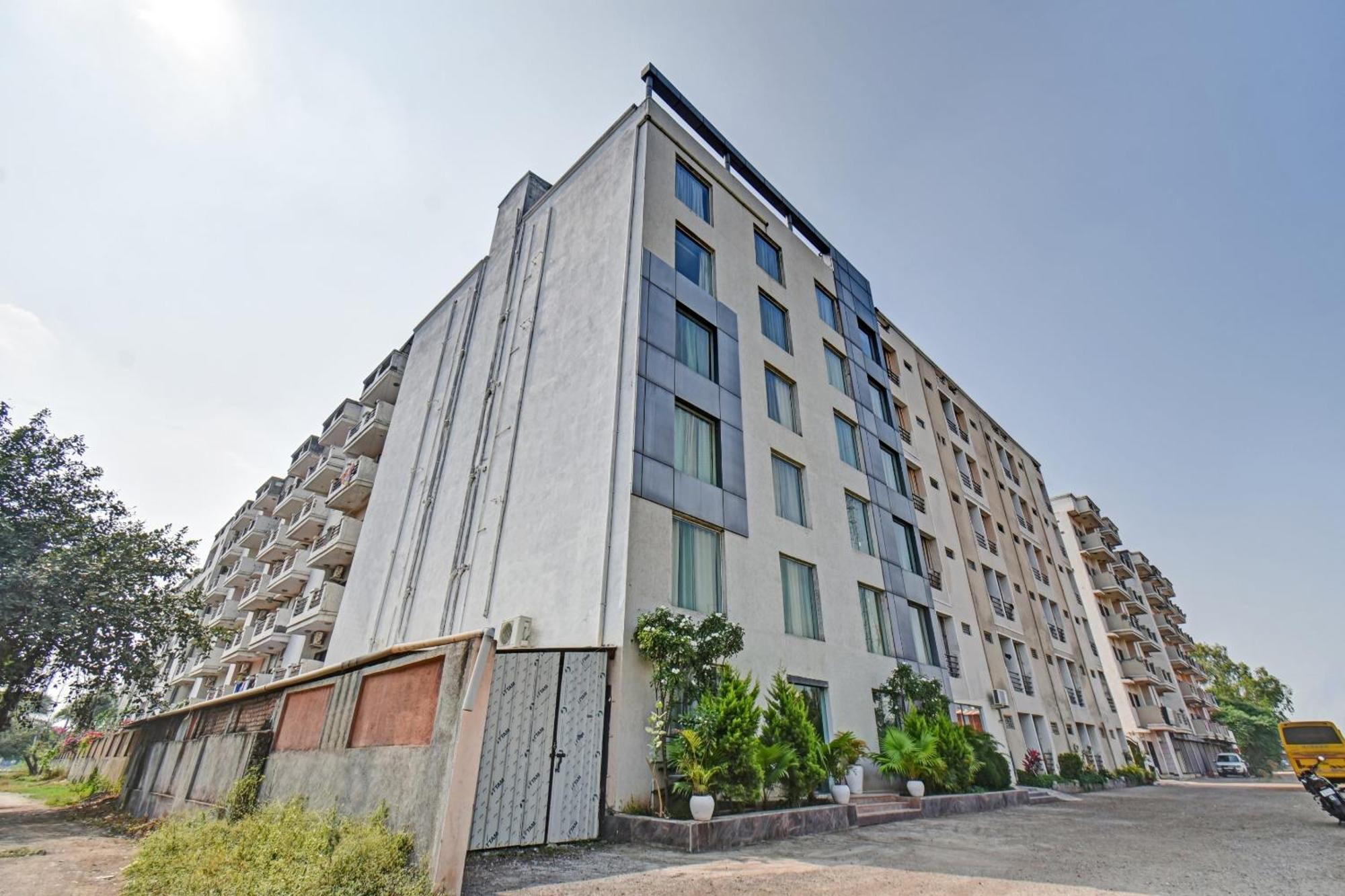 Townhouse Classio Suites เชอร์ดี ภายนอก รูปภาพ