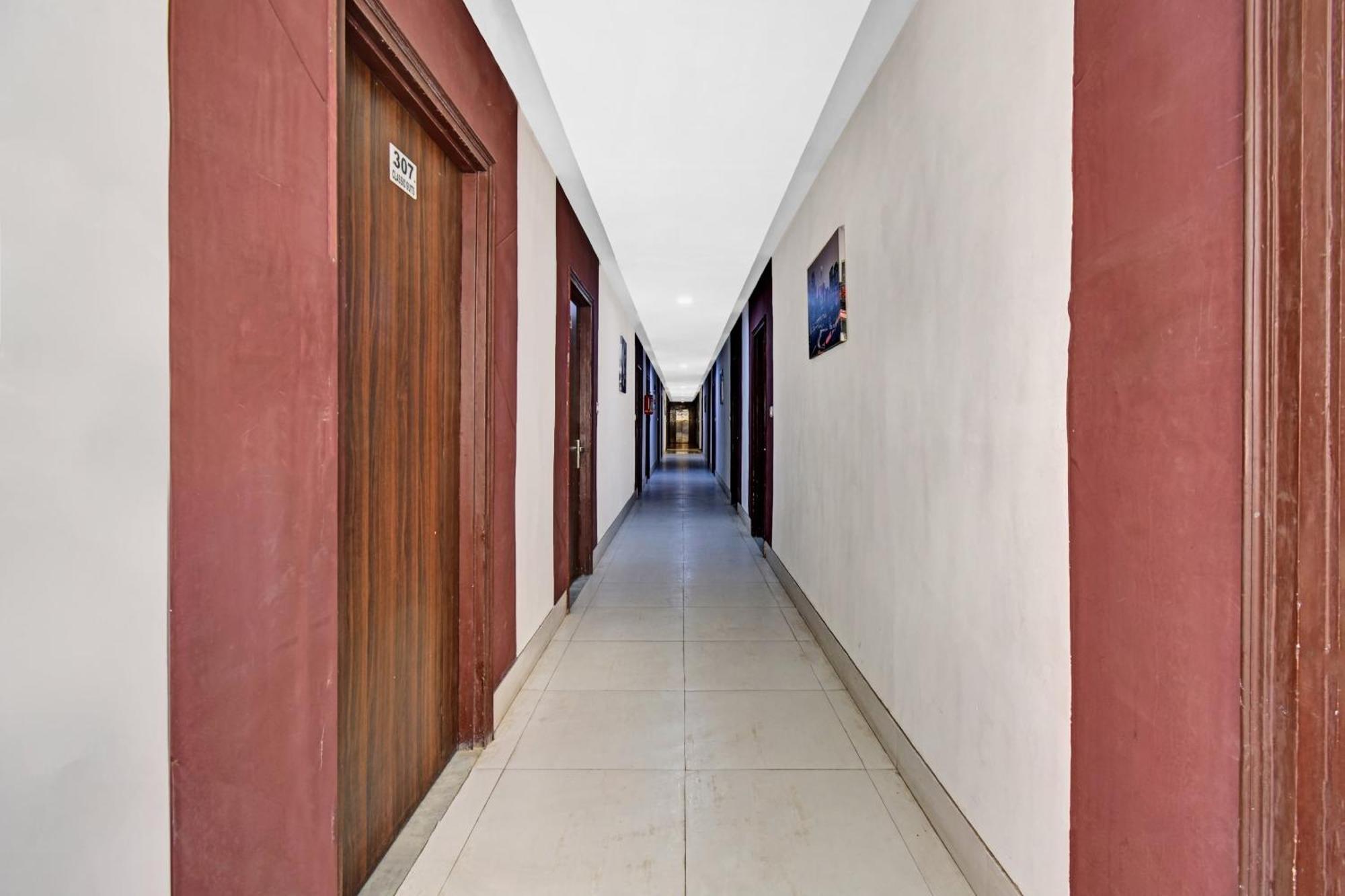 Townhouse Classio Suites เชอร์ดี ภายนอก รูปภาพ